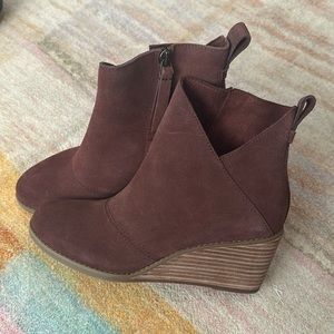 TOMS Brown Suede Wedge Booties SZ 6